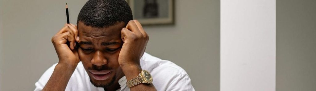 Cansaço emocional: quando a mente não aguenta mais fingir que está tudo&nbsp;bem