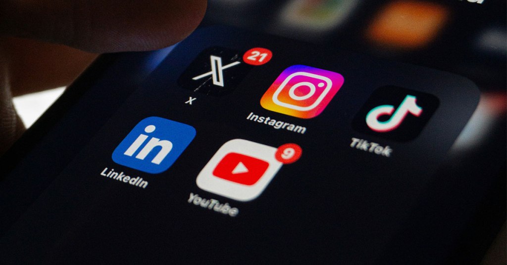 Redes sociais e saúde mental: por que você se sente pior depois de rolar o feed