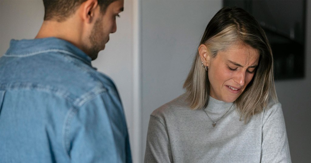 Relacionamentos e sofrimento emocional: por que amar também nos deixa vulneráveis